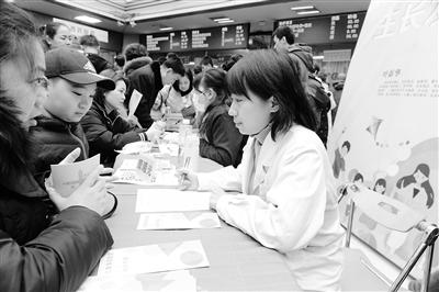 蘭州大學(xué)第一醫(yī)院舉行“新年！新高度！”兒童保健義診活動(dòng)