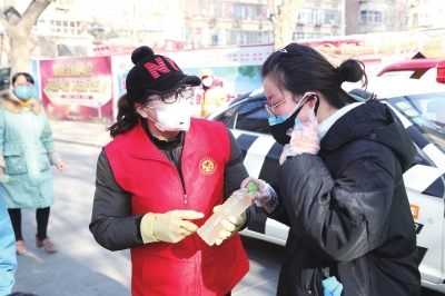 用點滴善舉筑就強大正能量 蘭州市各級道德模范、蘭州好人齊心援助抗擊疫情一線