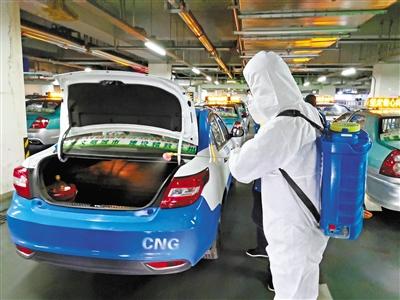 免費(fèi)接送一線抗“疫”人員 蘭州奔馬雷鋒車隊(duì)，你們真棒！