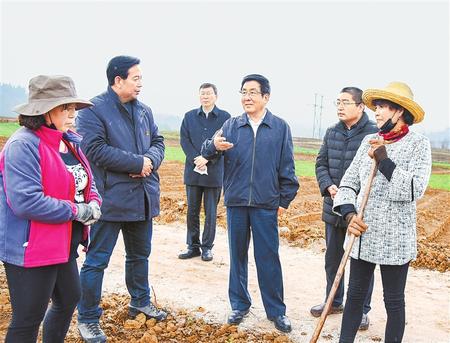 林鐸在隴南調(diào)研指導(dǎo)工作時強(qiáng)調(diào) 多措并舉到戶到人攻克最后堡壘 確保如期高質(zhì)量打贏脫貧攻堅(jiān)戰(zhàn)