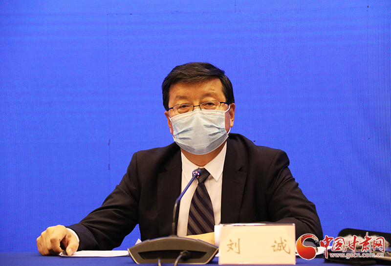 甘肅省人社廳：落實(shí)落細(xì)“四個(gè)確?！贝胧?實(shí)現(xiàn)貧困人口基本養(yǎng)老保險(xiǎn)全覆蓋（圖）