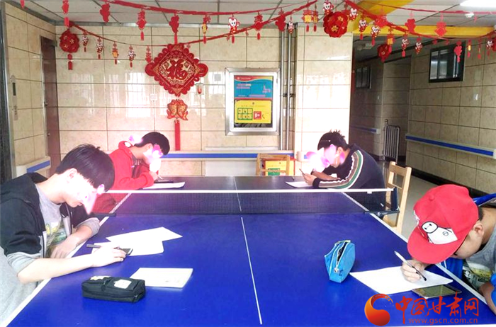 停課不?？?蘭州市兒童福利院組織初三學(xué)生首次線上月考 