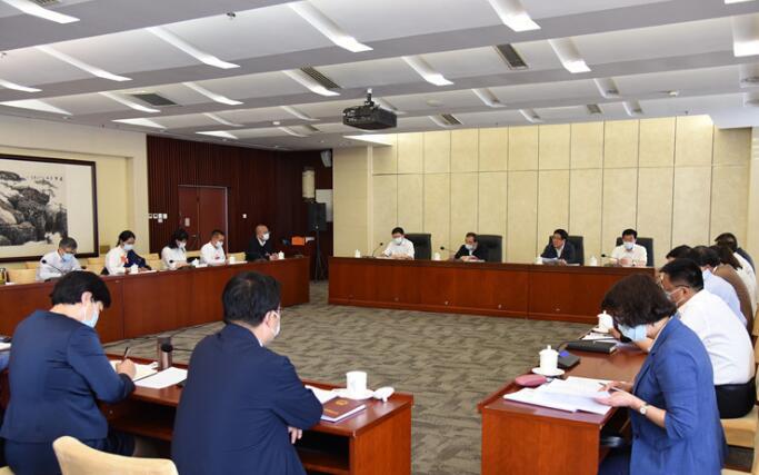 【兩會(huì)快訊】甘肅代表團(tuán)分組審議全國(guó)人大常委會(huì)工作報(bào)告，林鐸參加第一小組會(huì)議并發(fā)言