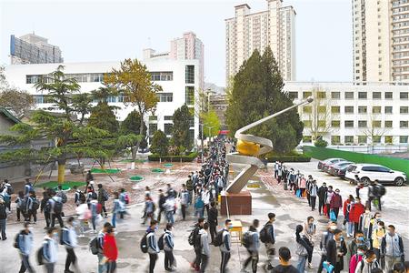 陽光無限好 正是讀書時——寫在甘肅省大中小學生全面返校復(fù)課之際