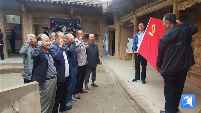 7月1日，臨夏州紀委監(jiān)委機關黨總支組織退休黨支部部分黨員前往東鄉(xiāng)縣布楞溝村史館，開展主題黨日活動。_副本.jpg