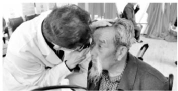 致敬時代楷?！瓣P(guān)愛八步沙林場大漠治沙人眼健康公益行動”啟動