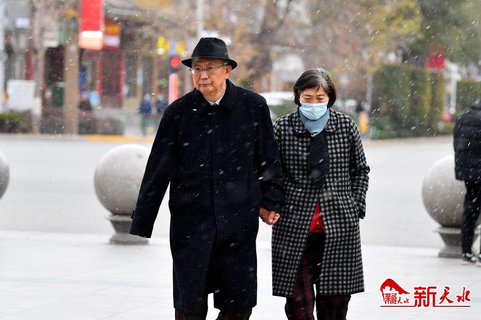 初雪來了！一起在天水街頭，共赴“白頭”！