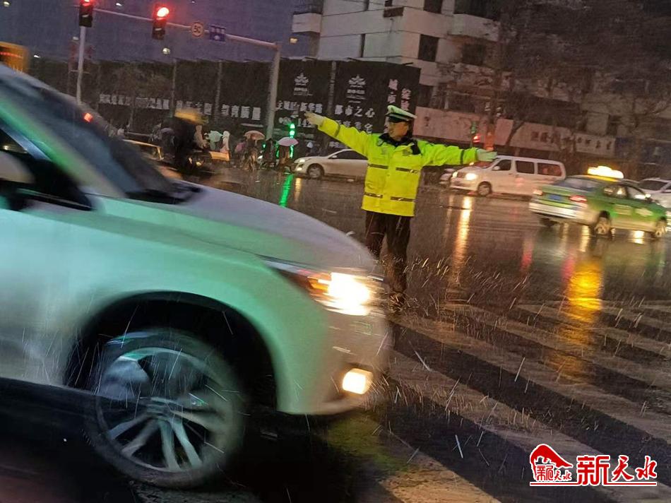 風(fēng)雪襲來，天水最美“警色”在路上！