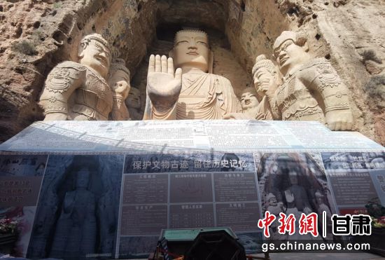 時下，中國“石窟鼻祖”天梯山石窟第13窟大佛足部與局部危巖體搶救性保護項目正在施工。圖為施工現(xiàn)場。陳曉斌 攝