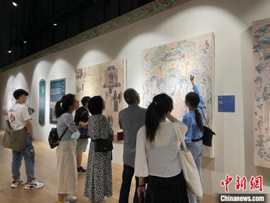 圖為展覽現(xiàn)場?！〗瓧顭?攝