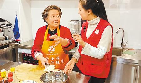 居家養(yǎng)老托起幸?！跋﹃柤t”——甘肅建設多元養(yǎng)老服務體系讓老年人安度晚年