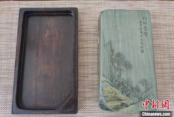 圖為盧保勝為提升洮硯文化內(nèi)涵，制作“一硯一銘、一盒一拓”成品展示?！堟?攝