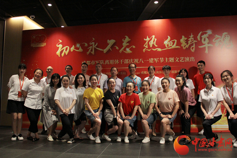 【蘭大新聞學(xué)子重走西北角】不變的軍旅情，不滅的舞臺(tái)夢(mèng)——記原成都軍區(qū)政治部戰(zhàn)旗文工團(tuán)國(guó)家一級(jí)演員楊思遠(yuǎn)