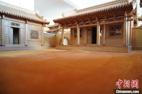 圖為微縮建筑蘭州四合院內(nèi)部結(jié)構(gòu)?！【琶赖┰?　攝