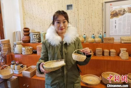 40多種精小玲瓏、純手工制作的新型盛食容器、居家工藝品等，每一件都令人愛不釋手?！●T志軍 攝