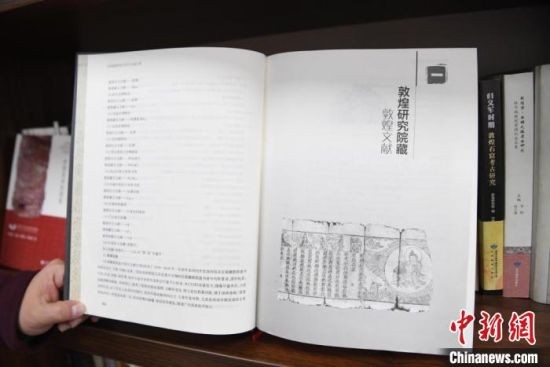 《甘肅藏敦煌遺書研究文獻(xiàn)引得》編纂耗時(shí)8年，收錄研究文獻(xiàn)數(shù)據(jù)總計(jì)17000條，時(shí)間跨越110年?！钇G敏 攝