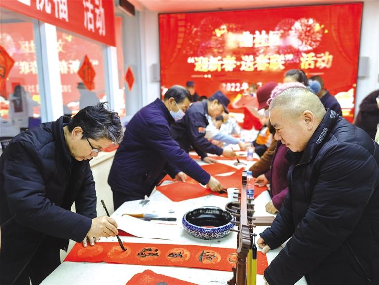 蘭州新區(qū)開(kāi)展“墨香四溢送春聯(lián)·情暖文曲送祝?！被顒?dòng)