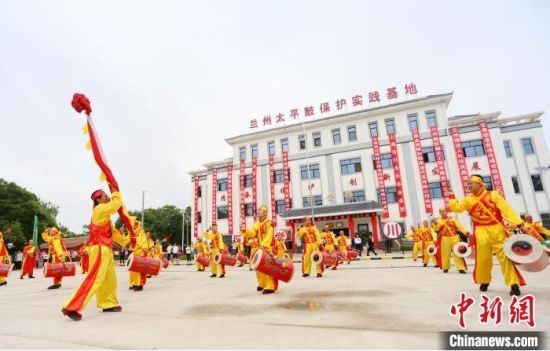 2021年6月30日，蘭州太平鼓教育保護(hù)實踐基地啟動儀式在蘭州新區(qū)舉行。(資料圖) 高展 攝