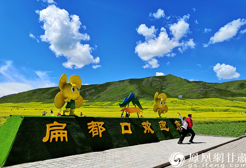 河西走廊張掖扁都口，古絲綢之路要道。王振武 攝