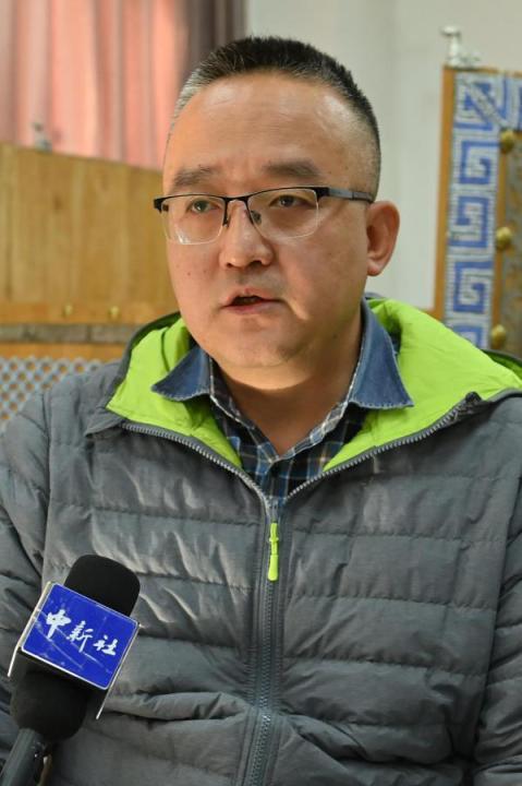 謝焱，甘肅省文物考古研究所副研究館員、考古研究二部主任、田野考古項目負責人。主持參與了張家川馬家塬戰(zhàn)國西戎墓地、臨潭磨溝齊家文化墓地等20多項考古調(diào)查、發(fā)掘工作，曾獲得中國國家文物局田野考古二、三等獎，“十二五”文物保護科學和技術(shù)創(chuàng)新二等獎等榮譽。
