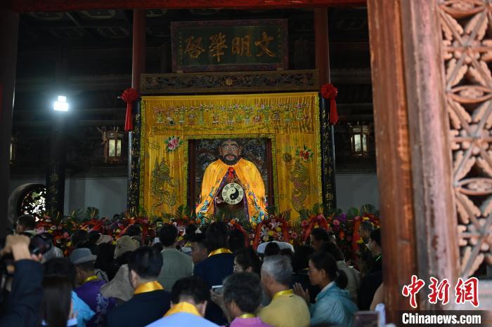 6月21日，2024(甲辰)年公祭中華人文始祖伏羲大典在甘肅天水舉行，來自海峽兩岸及港澳地區(qū)約500人現(xiàn)場共祭中華人文始祖伏羲。中新社記者 李亞龍 攝