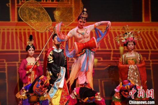 2023年第六屆敦煌文博會(huì)期間，系列演藝上演。(資料圖)李亞龍 攝